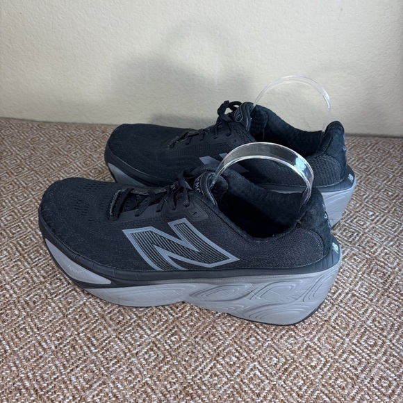 New Balance Fresh Foam X More v5 Sneakers Sz 11 2E Black/Linen/Silver Outdoor - Picture 3 of 10